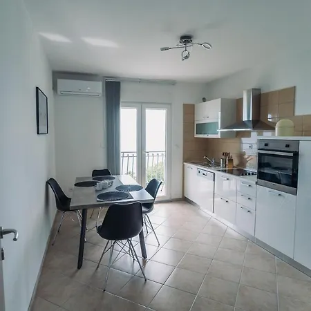 Josip Apartment *