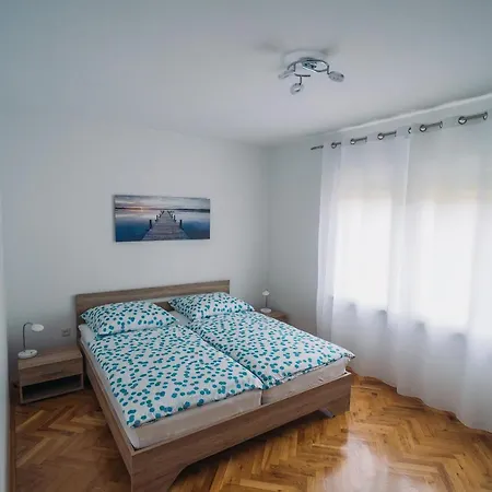 Josip Apartment *